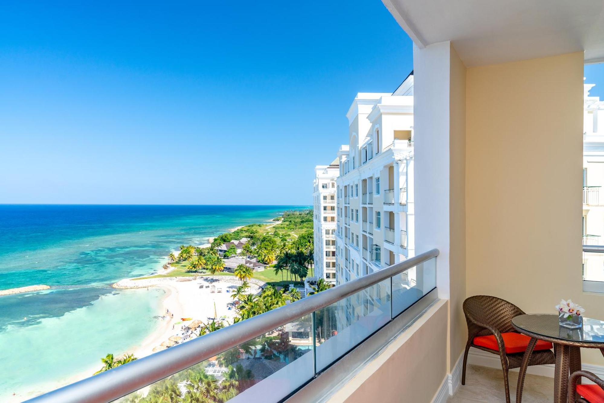 1 Bedroom Grande Luxe Ocean Front Suite